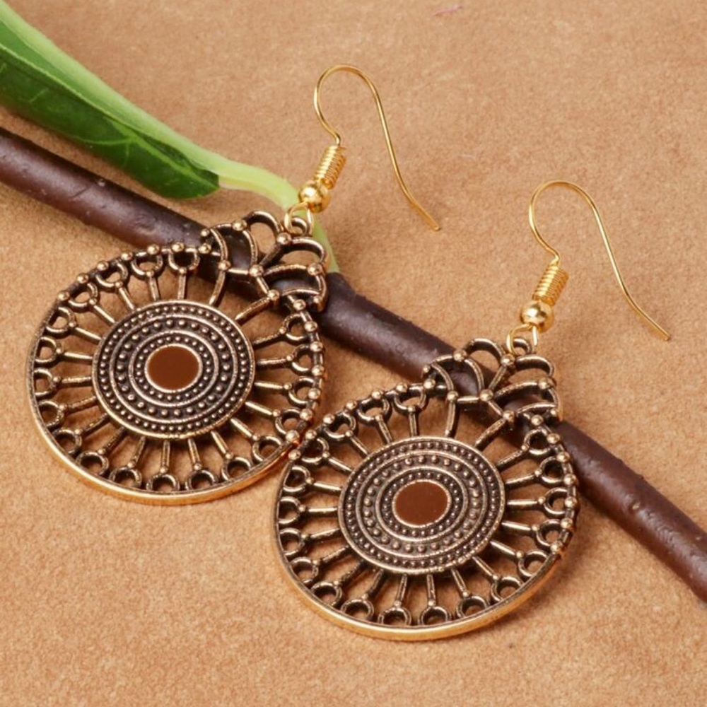 Bronze/Brown Lacquer Boho Hollow out drop earrings. - Picture 4 of 4